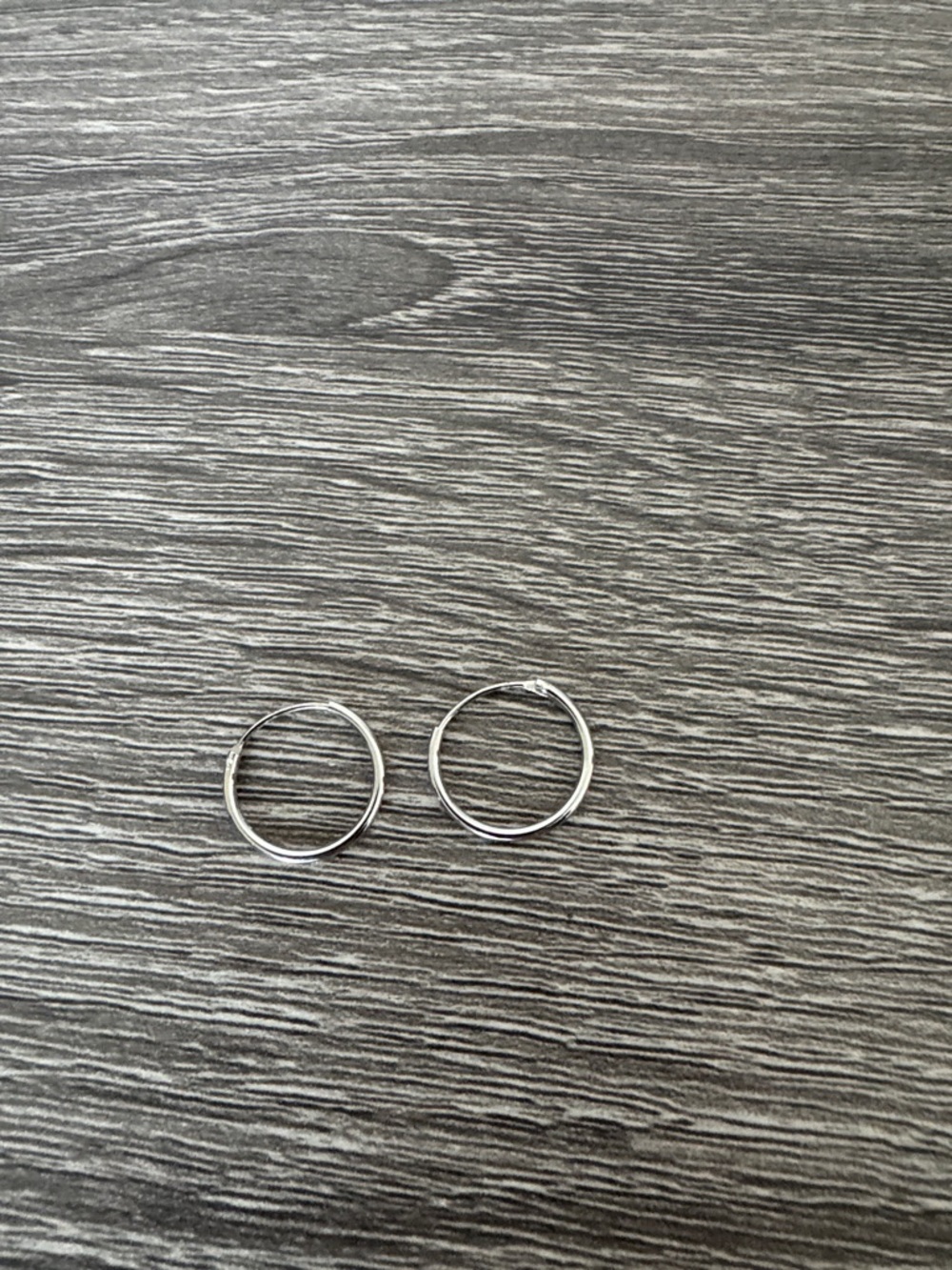 Small thin silver hoop earrings - silver - Picture 2 of 3
